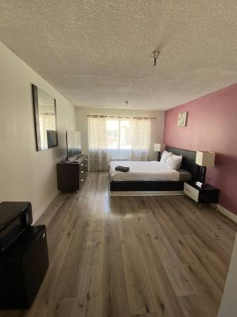$700 for a 1-bedroom - Furnished Private Studio with Private Bathroom (Beverly Hills) (West LA - Beverly Hills)