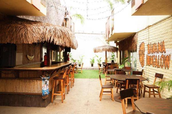 $26 LA's Coolest Hostel! Banana Bungalow West Hollywood (West Hollywood)