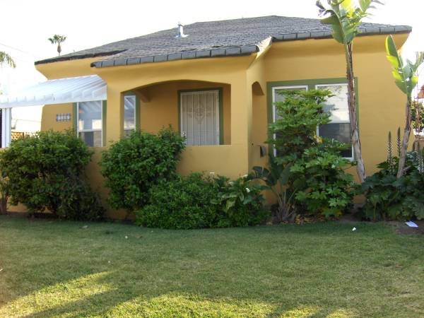 $3,995 for a 3-bedroom, 1000 sq ft - Furnished 3-Bedroom, 1-Bath Spanish Style Charmer SHORT TERM 1 - 3 MONTHS (MAR VISTA / VENICE)