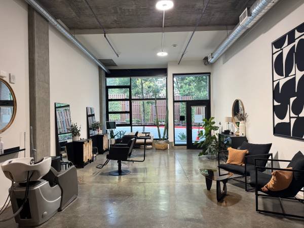 Chair Available for Rent, $1700 Monthly (Hollywood)