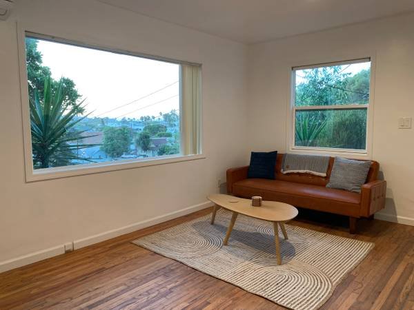 $3,200 / 1br - 700ft2 - Hilltop Haven- Furnished 1 Bedroom 1 Bath House (Glendale)