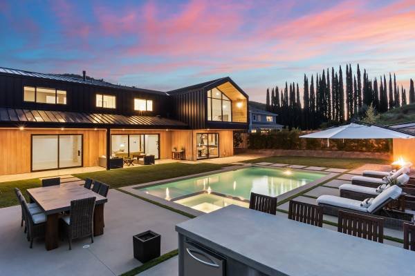 Real Estate Photography, Airbnb, Videos, Staging, Drone, Next Day Service (Hollywood)