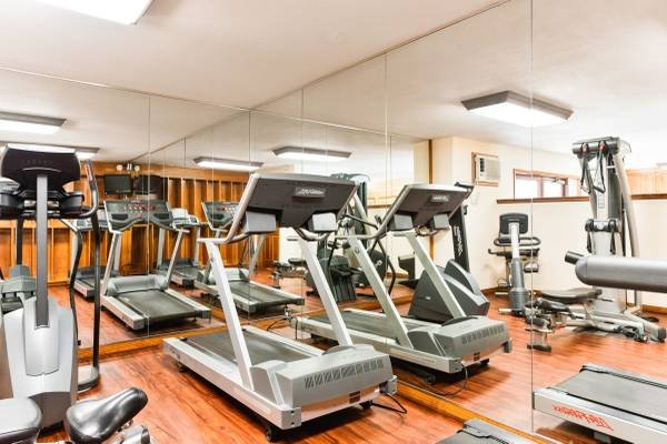 $2,135 / 1br - 650ft2 - MID DECEMBER MOVE? WE HAVE YOU COVERED. 2ND FLOOR 1-BEDROOM with GREAT BALCONY. (Los Angeles)