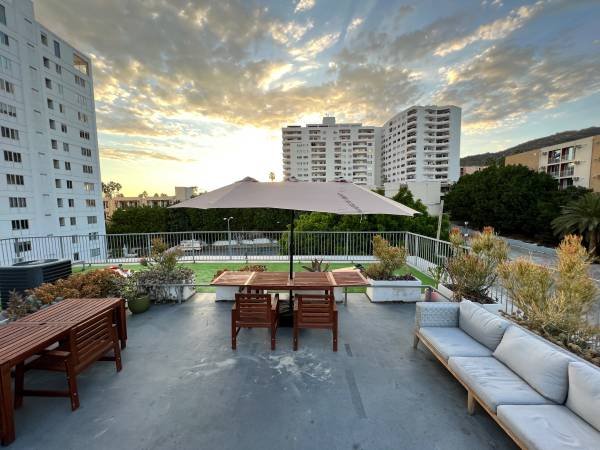 $1,500 / 4br - Room for rent, furnished private room with private bath (Hollywood)
